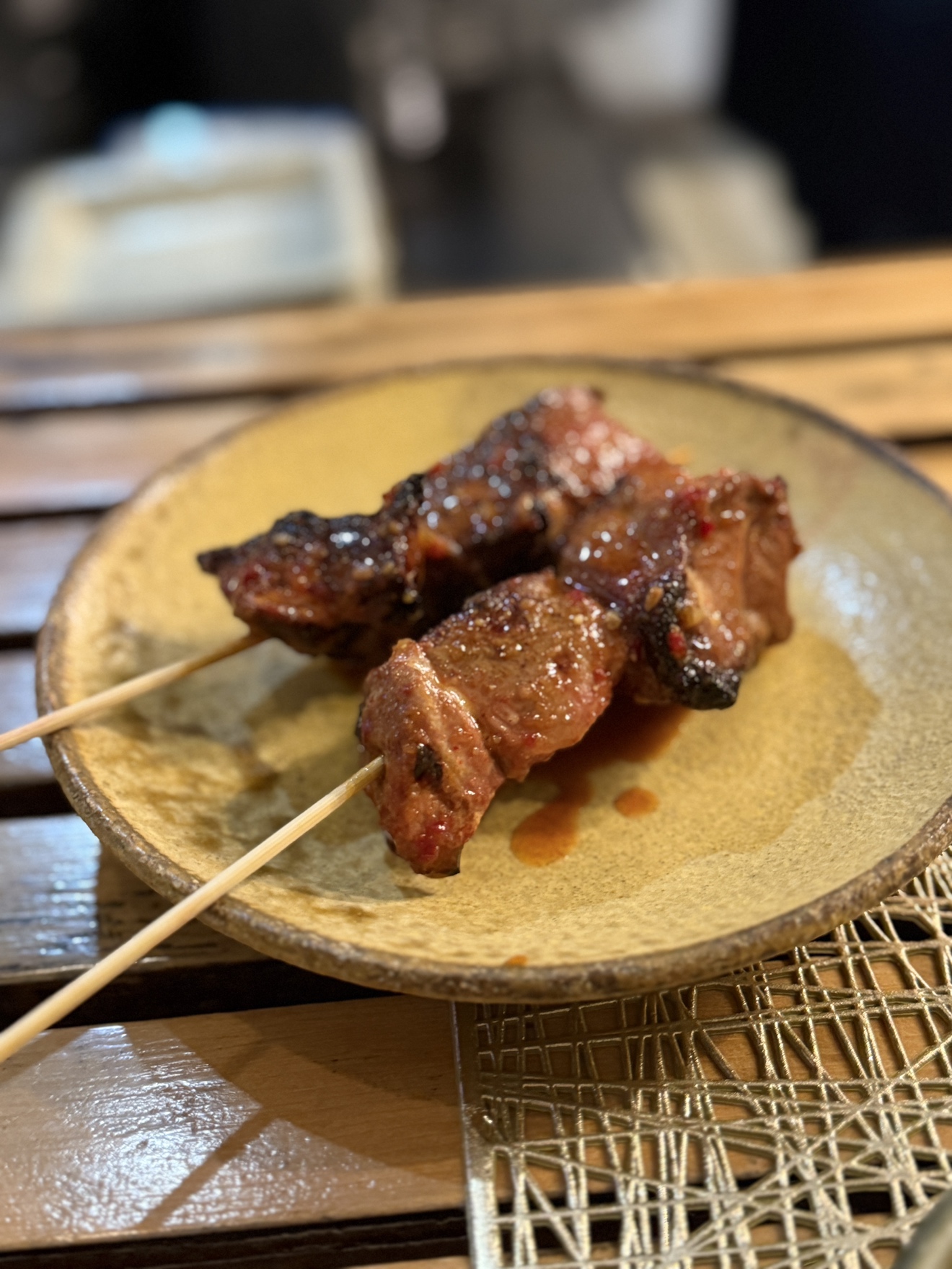 炭火焼きトンの串焼き